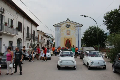 Vespa Giro con il raduno delle storiche Fiat 500